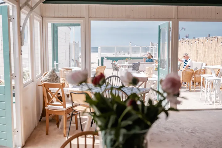 beachbar-zus-zo-aan-zee.jpg